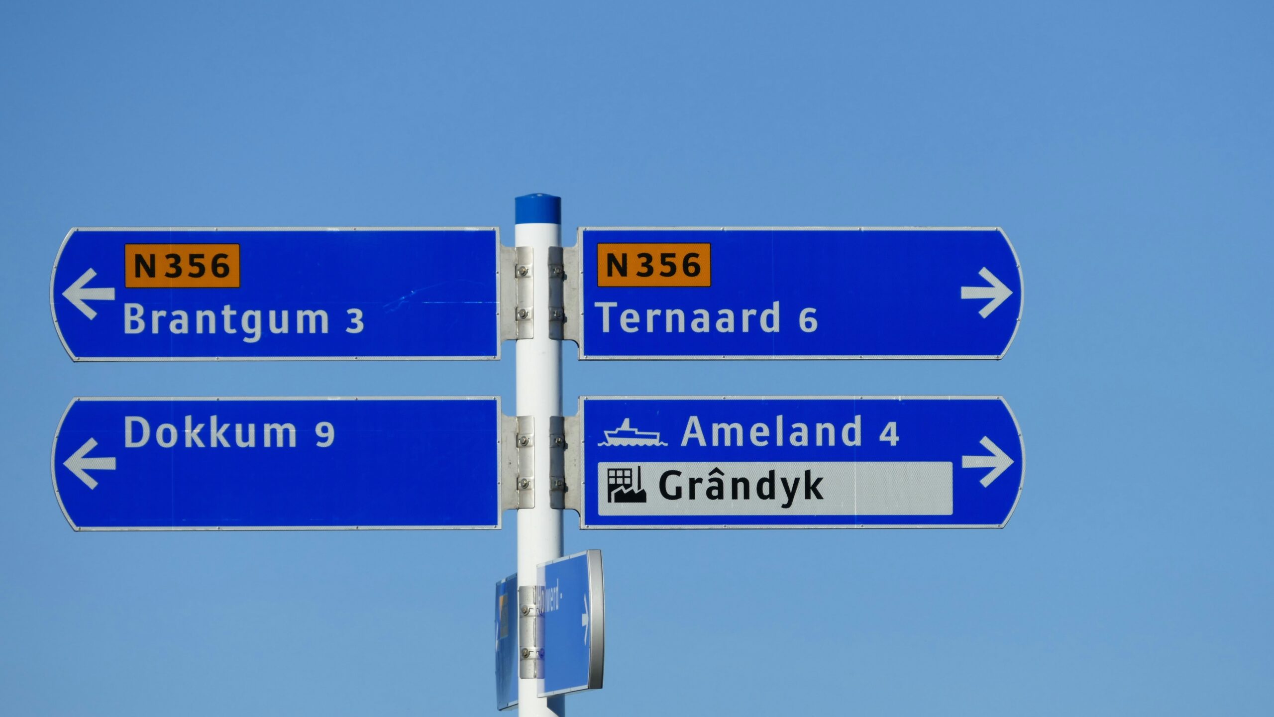 Screenshot of a typical airport lost and found dashboard