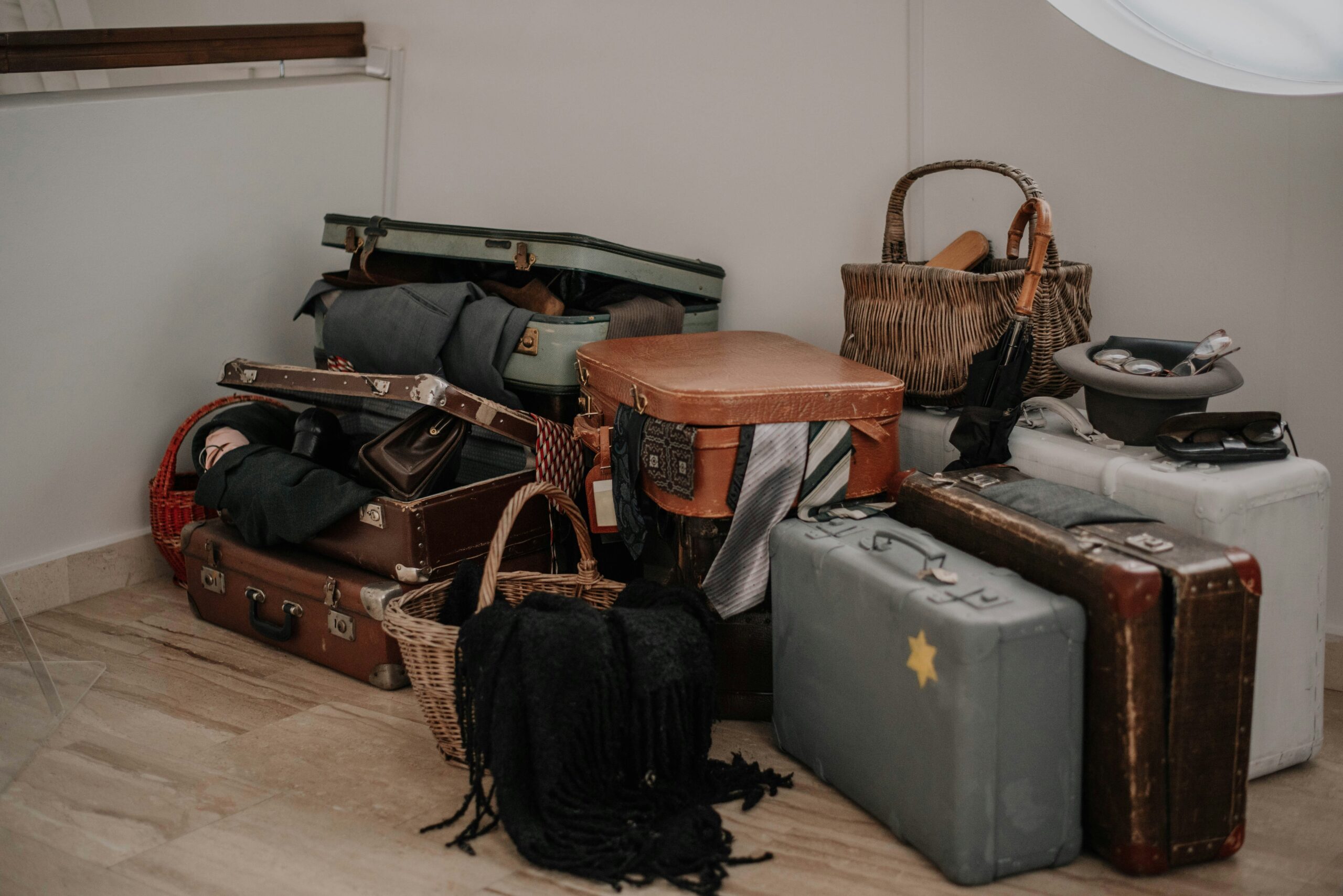 Infographic showing statistics on baggage delays worldwide