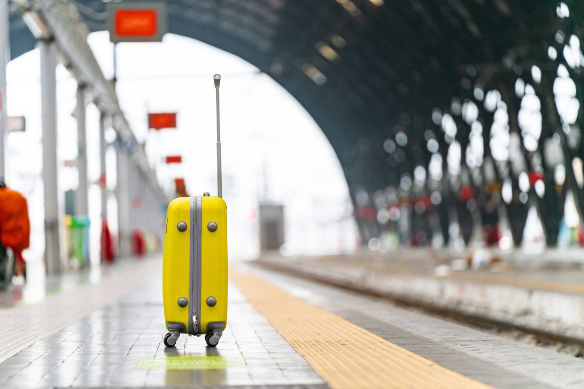 How to Use a Delayed Baggage Monitor for Stress-Free Travel